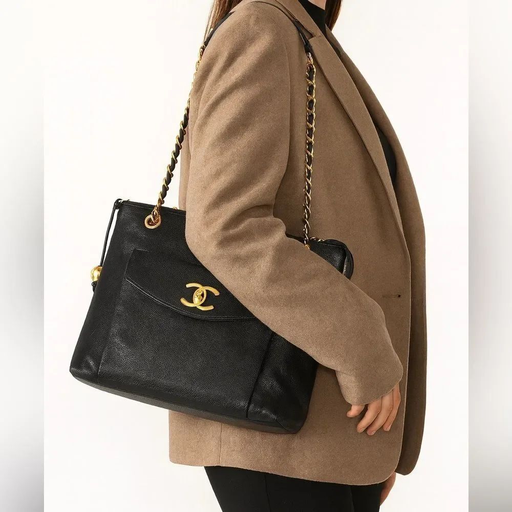 Authentic Vintage CHANEL Black Caviar Leather CC Logo Turn Lock Chain St…